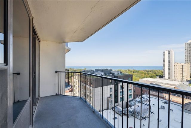 1560 N Sandburg Terrace 1808, Chicago, IL 60610