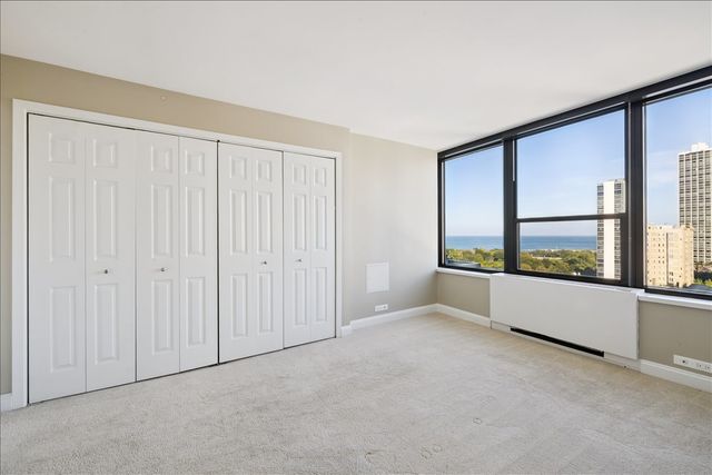 1560 N Sandburg Terrace 1808, Chicago, IL 60610