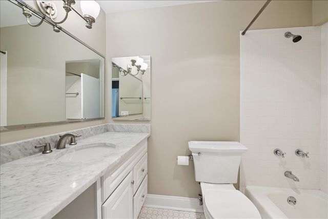1560 N Sandburg Terrace 1808, Chicago, IL 60610