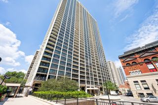1560 N Sandburg Terrace 1808, Chicago, IL 60610