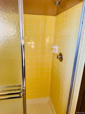 5214 Brett Court, West Bloomfield, MI 48322