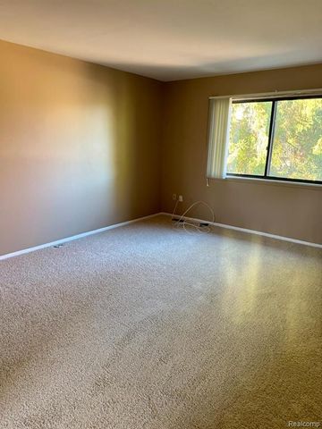 5214 Brett Court, West Bloomfield, MI 48322