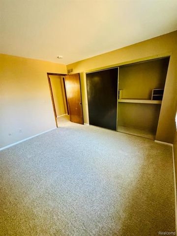 5214 Brett Court, West Bloomfield, MI 48322