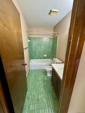 5214 Brett Court, West Bloomfield, MI 48322