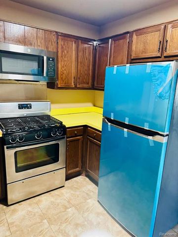 5214 Brett Court, West Bloomfield, MI 48322