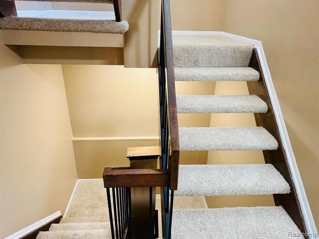 5214 Brett Court, West Bloomfield, MI 48322