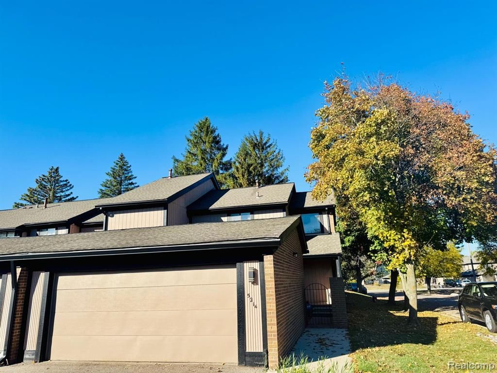 5214 Brett Court, West Bloomfield, MI 48322