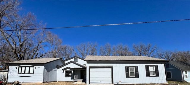 2019 Sunset Drive, Oak Grove, MO 64075