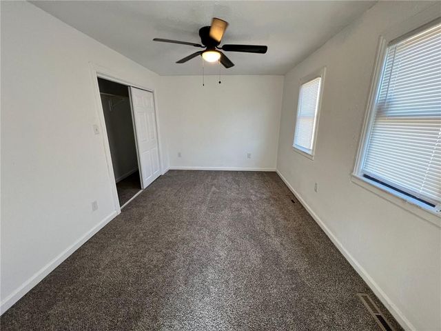 2019 Sunset Drive, Oak Grove, MO 64075