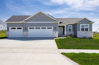 1510 Cardinal Drive, Fairfax, IA 52228
