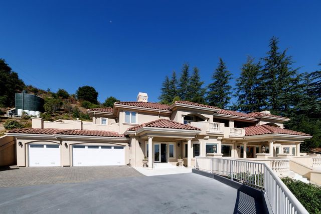 11837 Upland Way, Cupertino, CA 95014