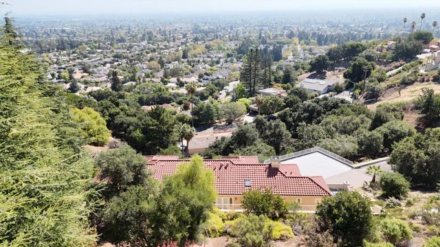 11837 Upland Way, Cupertino, CA 95014