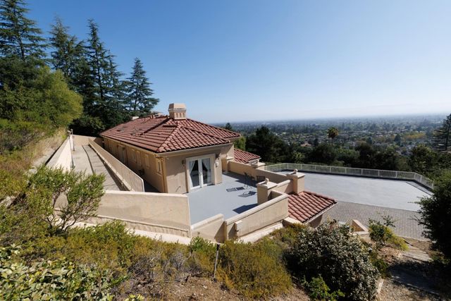 11837 Upland Way, Cupertino, CA 95014