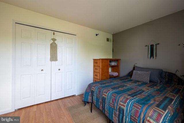 15 SCHOOL HOUSE LN, Lititz, PA 17543