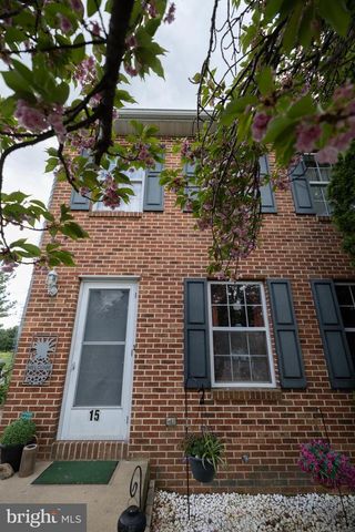 15 SCHOOL HOUSE LN, Lititz, PA 17543