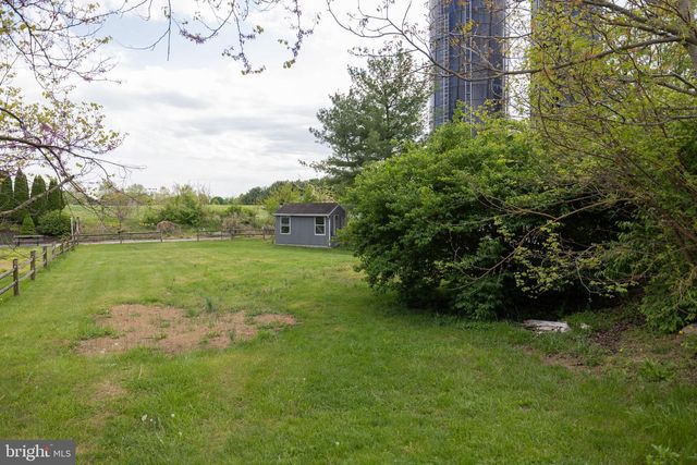 15 SCHOOL HOUSE LN, Lititz, PA 17543