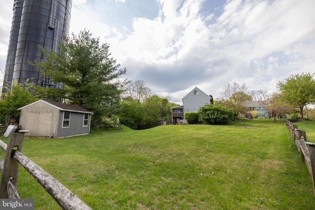 15 SCHOOL HOUSE LN, Lititz, PA 17543