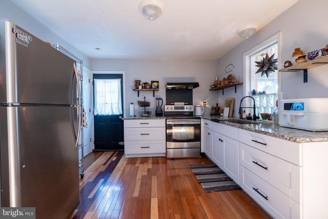 15 SCHOOL HOUSE LN, Lititz, PA 17543