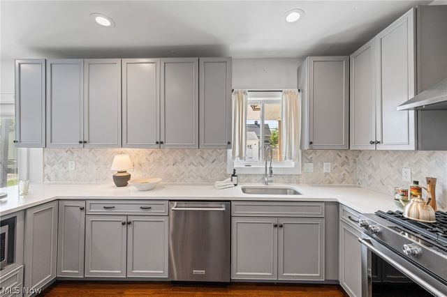 2064 Lincoln Avenue, Lakewood, OH 44107