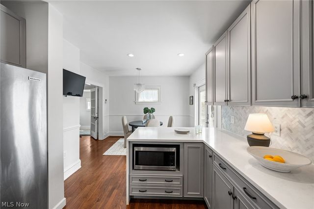 2064 Lincoln Avenue, Lakewood, OH 44107