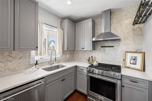 2064 Lincoln Avenue, Lakewood, OH 44107