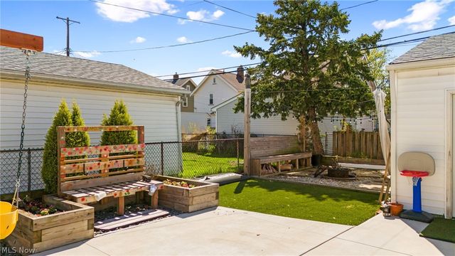 2064 Lincoln Avenue, Lakewood, OH 44107