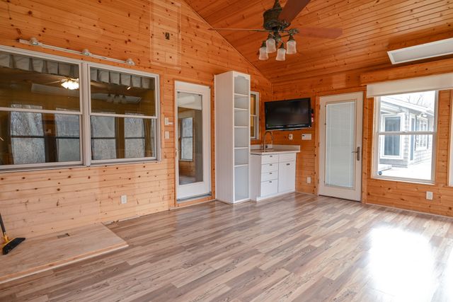 9627 Lincoln Avenue, Clive, IA 50325