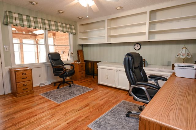 9627 Lincoln Avenue, Clive, IA 50325