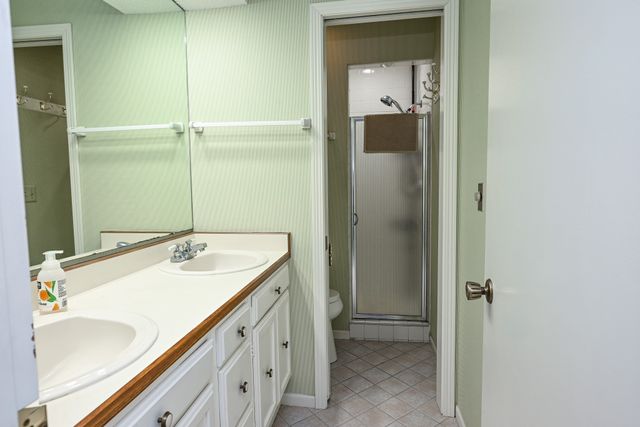 9627 Lincoln Avenue, Clive, IA 50325