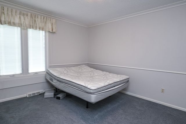 9627 Lincoln Avenue, Clive, IA 50325