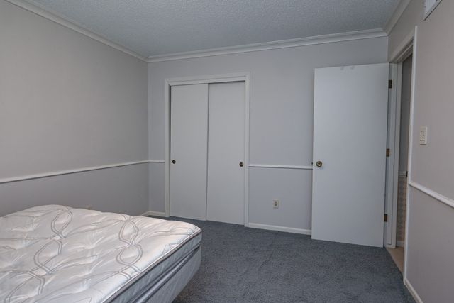 9627 Lincoln Avenue, Clive, IA 50325