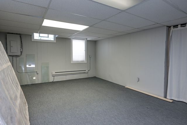 9627 Lincoln Avenue, Clive, IA 50325