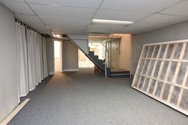 9627 Lincoln Avenue, Clive, IA 50325