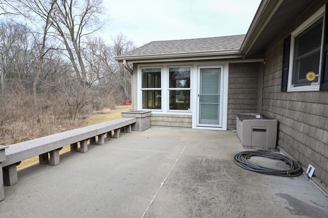 9627 Lincoln Avenue, Clive, IA 50325