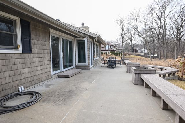 9627 Lincoln Avenue, Clive, IA 50325