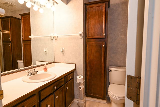 9627 Lincoln Avenue, Clive, IA 50325