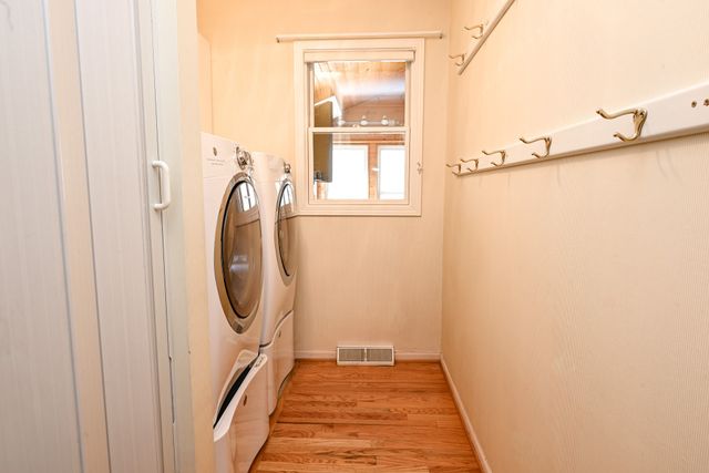 9627 Lincoln Avenue, Clive, IA 50325