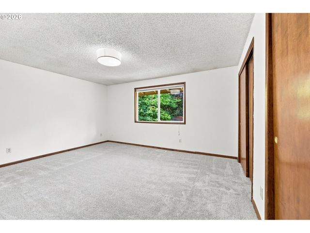 2030 Se PALOMA Dr, Gresham, OR 97080