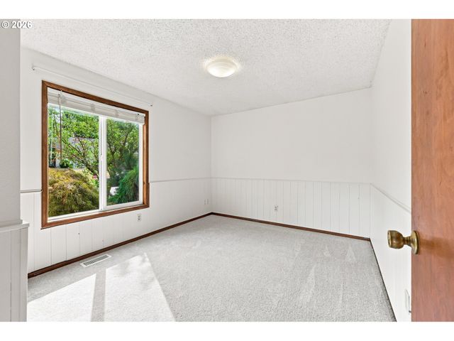 2030 Se PALOMA Dr, Gresham, OR 97080