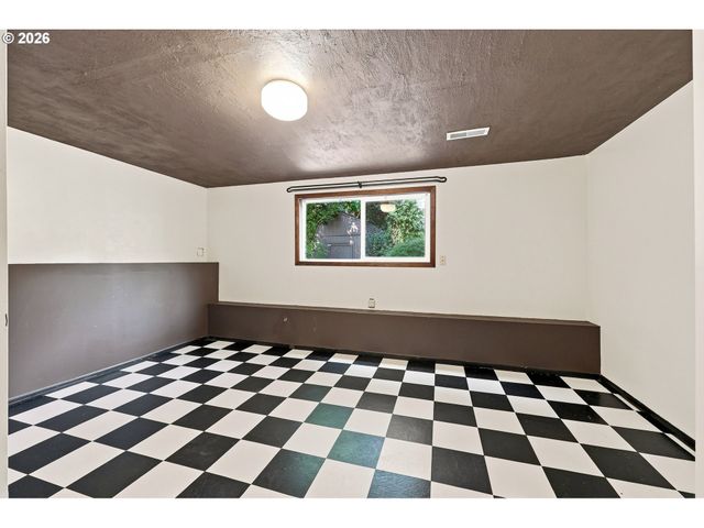 2030 Se PALOMA Dr, Gresham, OR 97080