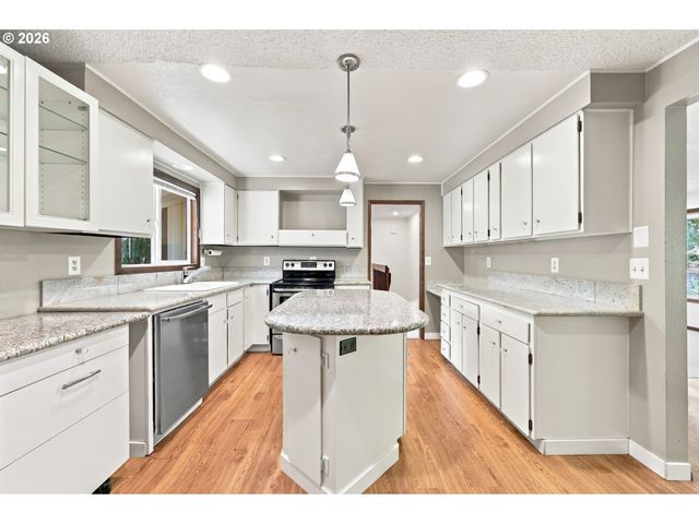 2030 Se PALOMA Dr, Gresham, OR 97080