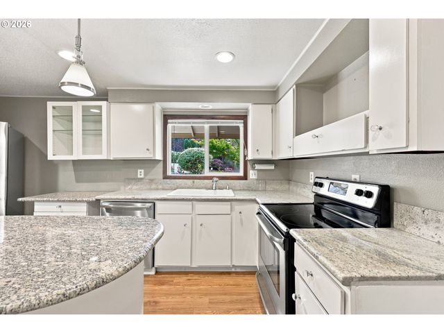2030 Se PALOMA Dr, Gresham, OR 97080
