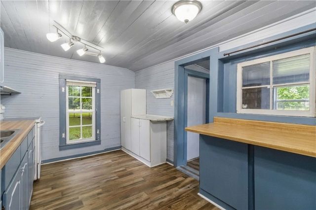 10193 E Devils Den Road, Winslow, AR 72959