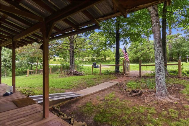 10193 E Devils Den Road, Winslow, AR 72959