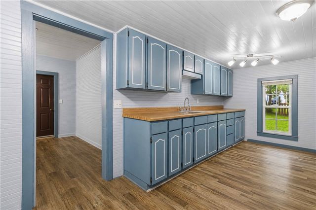 10193 E Devils Den Road, Winslow, AR 72959