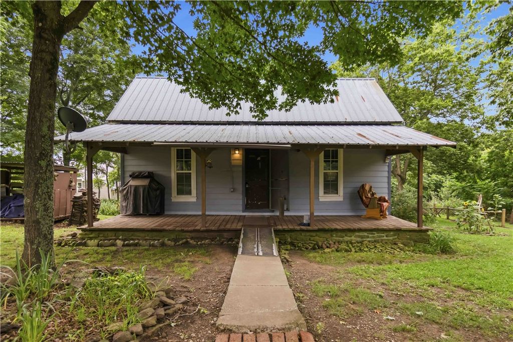 10193 E Devils Den Road, Winslow, AR 72959