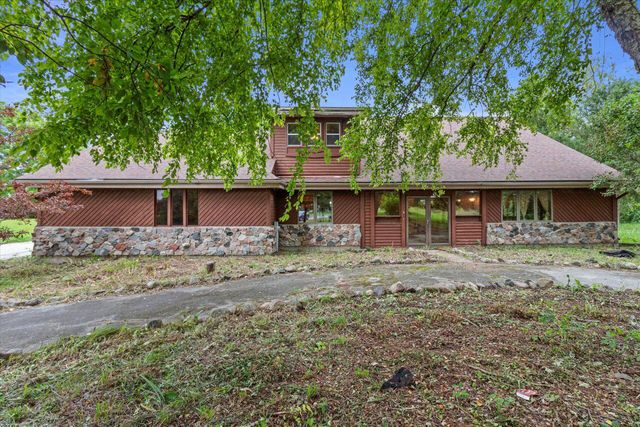 S106W17280 Muskego Dam DRIVE, Muskego, WI 53150