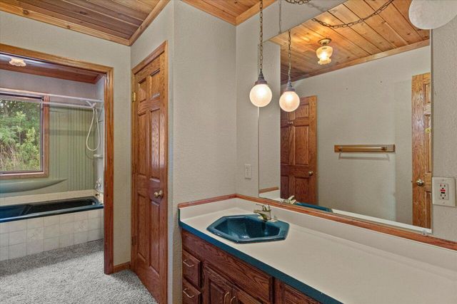 S106W17280 Muskego Dam DRIVE, Muskego, WI 53150