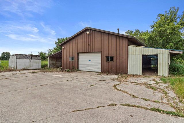 S106W17280 Muskego Dam DRIVE, Muskego, WI 53150