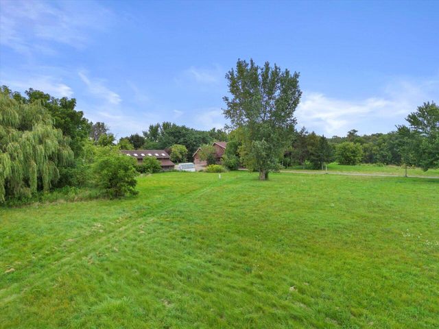 S106W17280 Muskego Dam DRIVE, Muskego, WI 53150